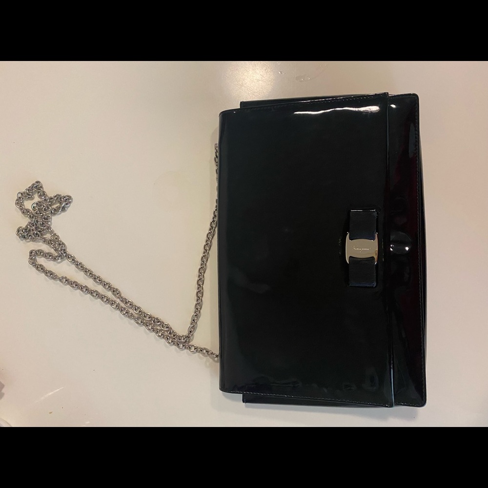 Salvatore Ferragamo Patent Logo Crossbody bag - Black
